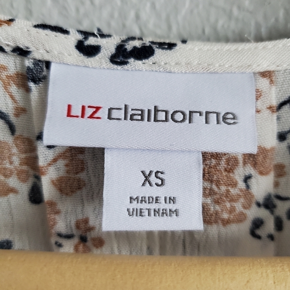 Liz Claiborne Womens White Multicolor Floral Cap Sleeve Button Blouse Sz XS NWT - Picture 3 of 6